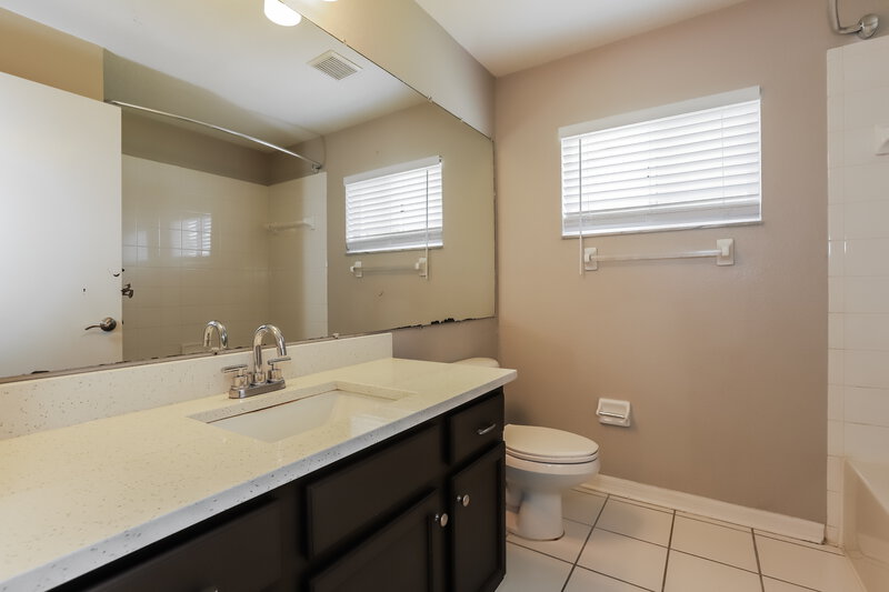 2,330/Mo, 29942 Morningmist Drive Wesley Chapel, FL 33543 Bathroom View