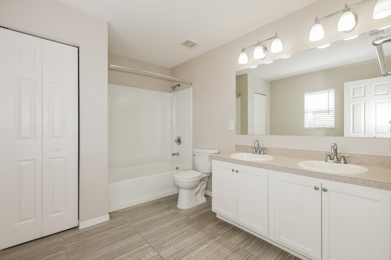 2,385/Mo, 9540 Simeon Drive Land O Lakes, FL 34638 Main Bathroom View