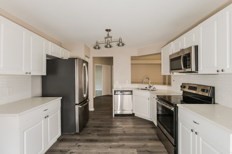 2,490/Mo, 9726 Cypress Pond Avenue Tampa, FL 33647 Kitchen View