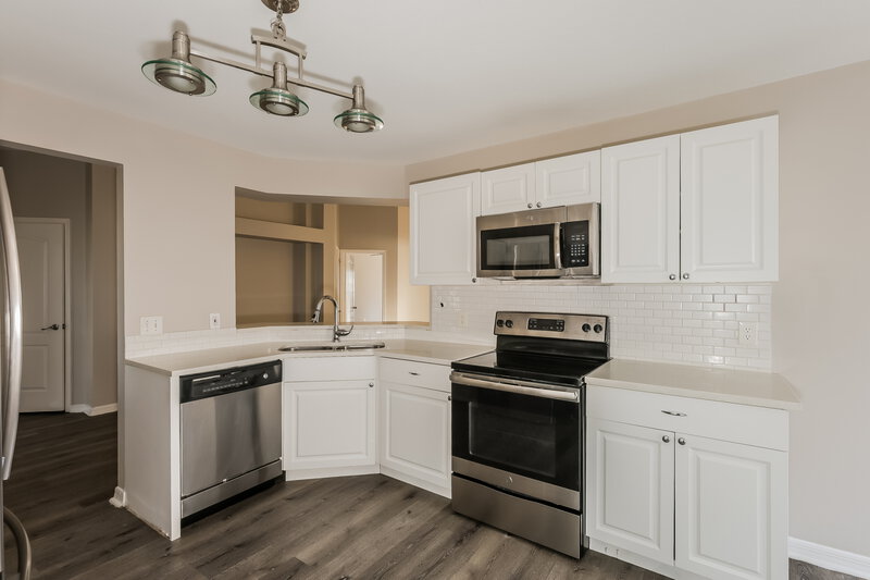 2,490/Mo, 9726 Cypress Pond Avenue Tampa, FL 33647 Kitchen View 2