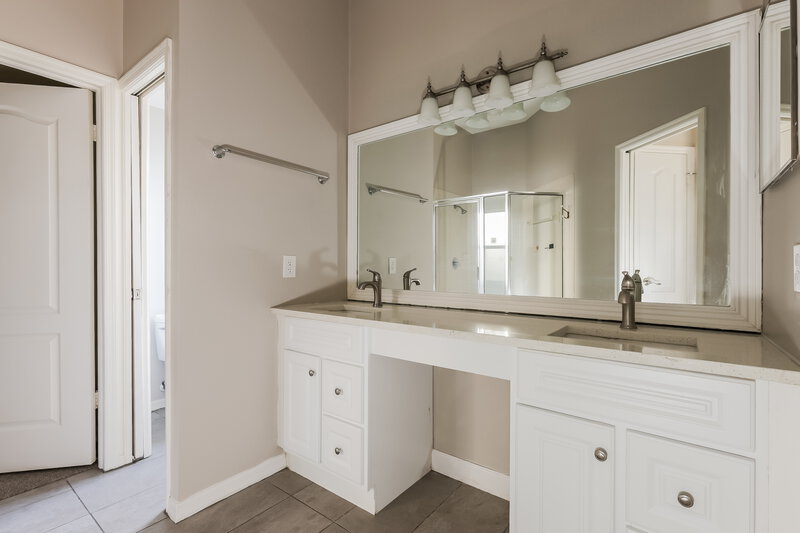 2,490/Mo, 9726 Cypress Pond Avenue Tampa, FL 33647 Main Bathroom View