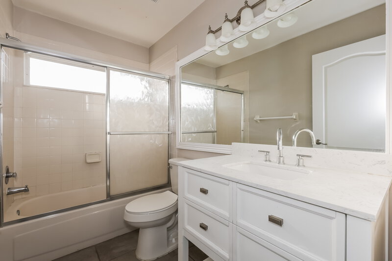 2,490/Mo, 9726 Cypress Pond Avenue Tampa, FL 33647 Bathroom View