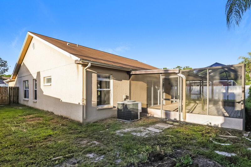 2,490/Mo, 9726 Cypress Pond Avenue Tampa, FL 33647 Rear View