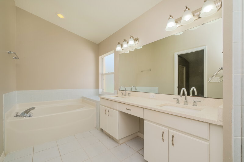 2,245/Mo, 1344 Dragon Head Drive Valrico, FL 33594 Main Bathroom View
