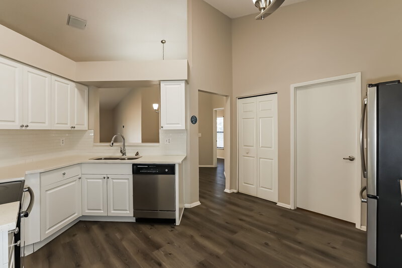 2,260/Mo, 11504 Smokethorn Drive Riverview, FL 33579 Kitchen View 2