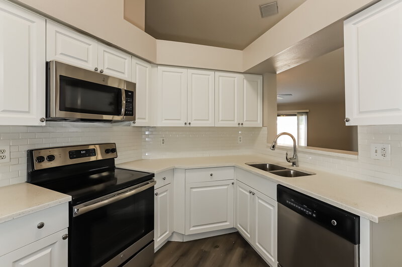 2,260/Mo, 11504 Smokethorn Drive Riverview, FL 33579 Kitchen View 3