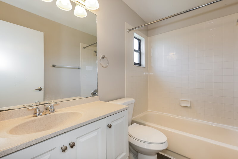 2,250/Mo, 11504 Smokethorn Drive Riverview, FL 33579 Main Bathroom View