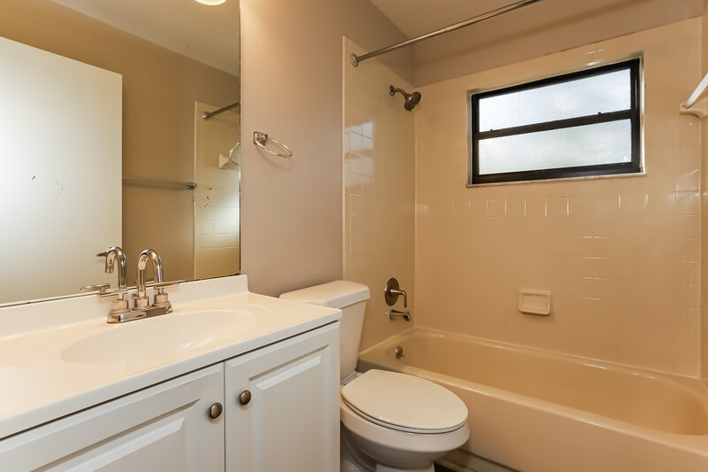 2,260/Mo, 11504 Smokethorn Drive Riverview, FL 33579 Bathroom View