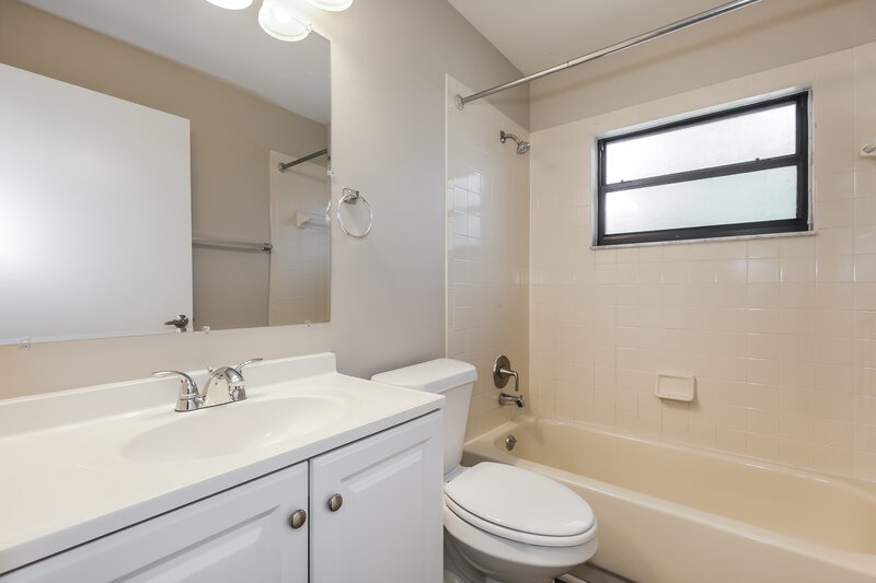 2,250/Mo, 11504 Smokethorn Drive Riverview, FL 33579 Bathroom View