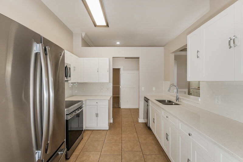 2,285/Mo, 12327 Hawkeye Point Place Riverview, FL 33578 Kitchen View