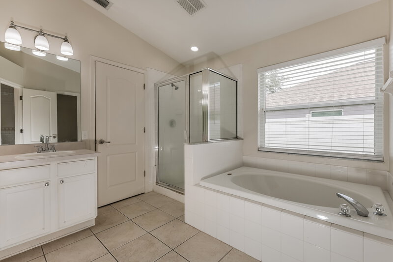 2,285/Mo, 12327 Hawkeye Point Place Riverview, FL 33578 Main Bathroom View 2