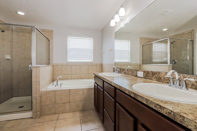 2,270/Mo, 1126 Seminole Sky Drive Ruskin, FL 33570 Main Bathroom View
