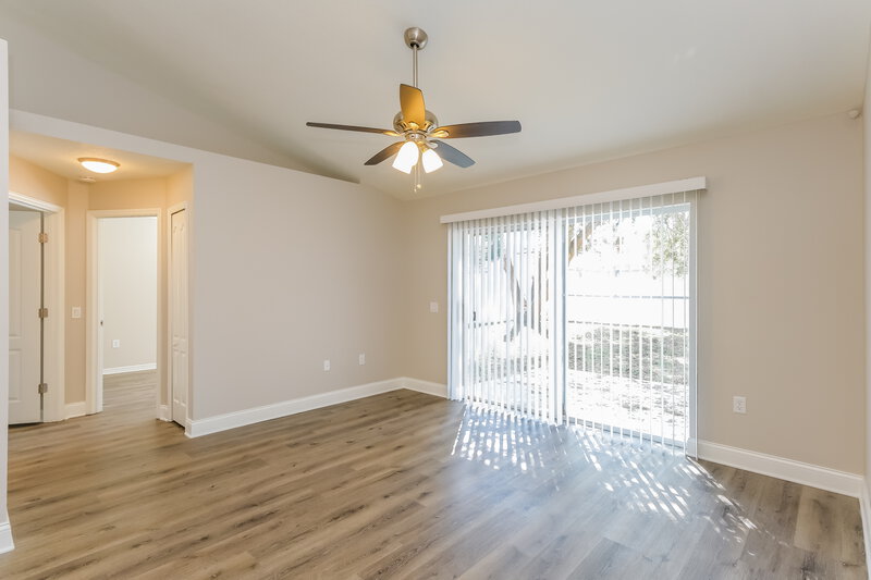 2,065/Mo, 6927 Waterbrook Ct Gibsonton, FL 33534 Living Room View