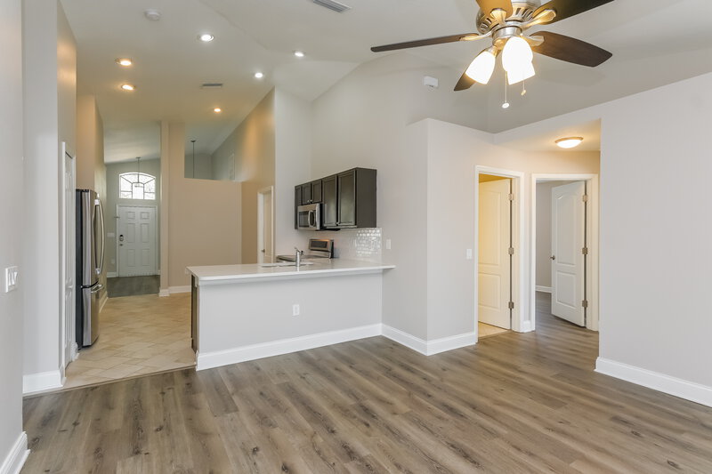 2,065/Mo, 6927 Waterbrook Ct Gibsonton, FL 33534 Living Room View 2