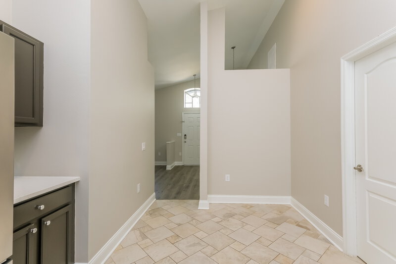 2,065/Mo, 6927 Waterbrook Ct Gibsonton, FL 33534 Kitchen View 2