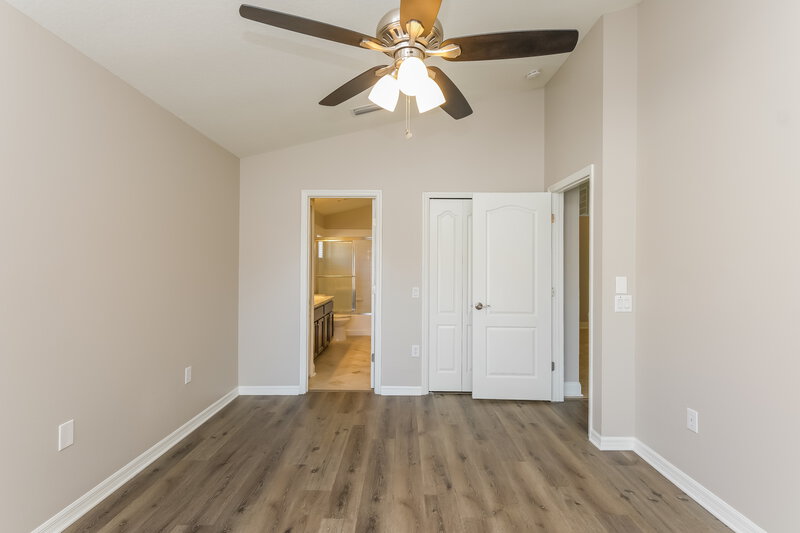 2,065/Mo, 6927 Waterbrook Ct Gibsonton, FL 33534 Main Bedroom View 2
