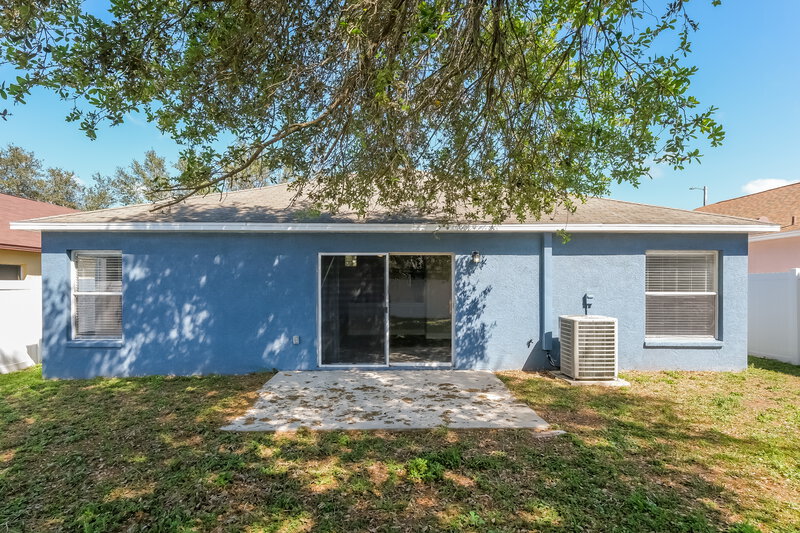 2,065/Mo, 6927 Waterbrook Ct Gibsonton, FL 33534 Rear View