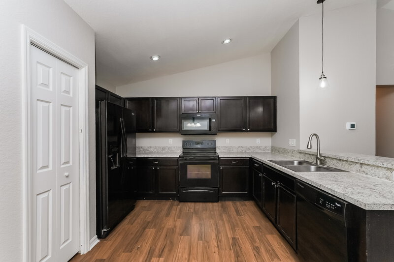 1,915/Mo, 4049 Sundance Place Loop Mulberry, FL 33860 Kitchen View