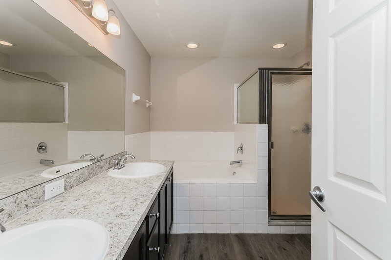 1,915/Mo, 4049 Sundance Place Loop Mulberry, FL 33860 Main Bathroom View