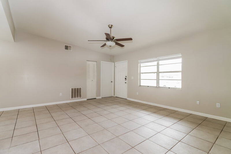 2,070/Mo, 912 Axlewood Cir Brandon, FL 33511 Living Room View 3