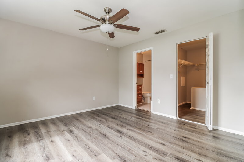2,070/Mo, 912 Axlewood Cir Brandon, FL 33511 Main Bedroom View 2