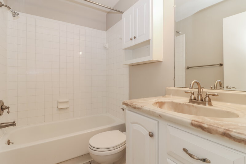 2,070/Mo, 912 Axlewood Cir Brandon, FL 33511 Bathroom View
