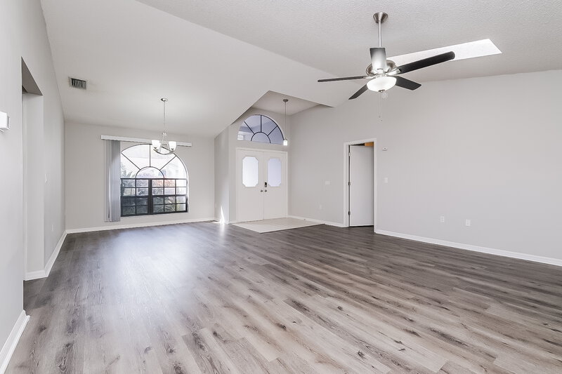 2,330/Mo, 4828 Crestknoll Ln New Port Richey, FL 34653 Living Room View 2