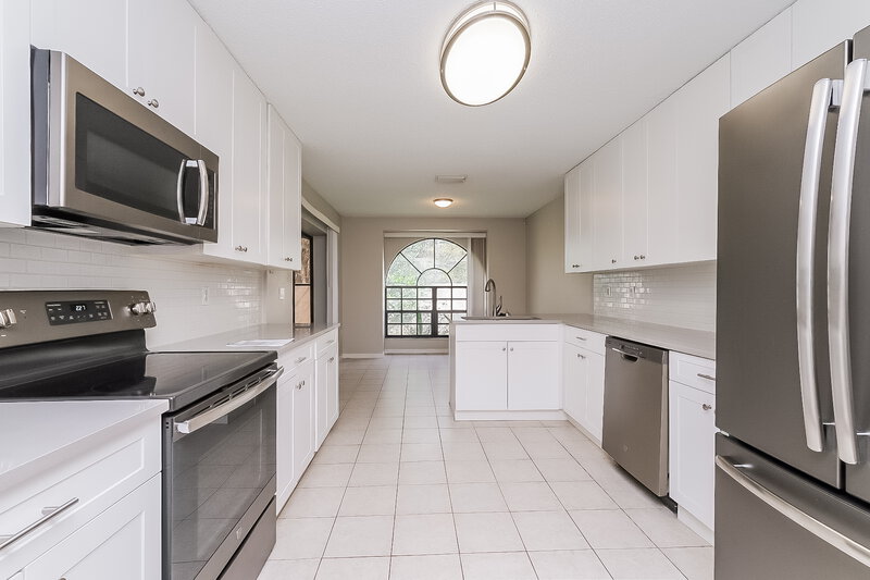 2,330/Mo, 4828 Crestknoll Ln New Port Richey, FL 34653 Kitchen View