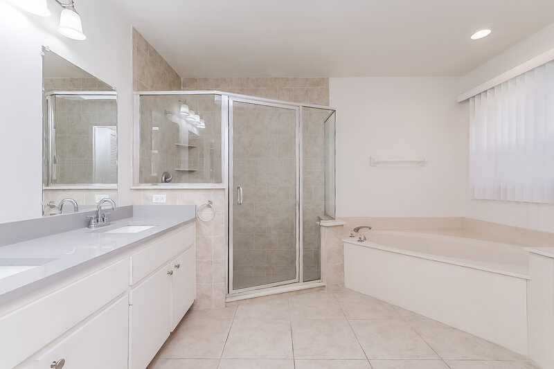 2,330/Mo, 4828 Crestknoll Ln New Port Richey, FL 34653 Main Bathroom View