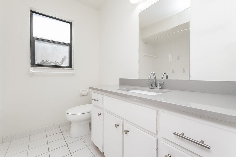 2,330/Mo, 4828 Crestknoll Ln New Port Richey, FL 34653 Bathroom View