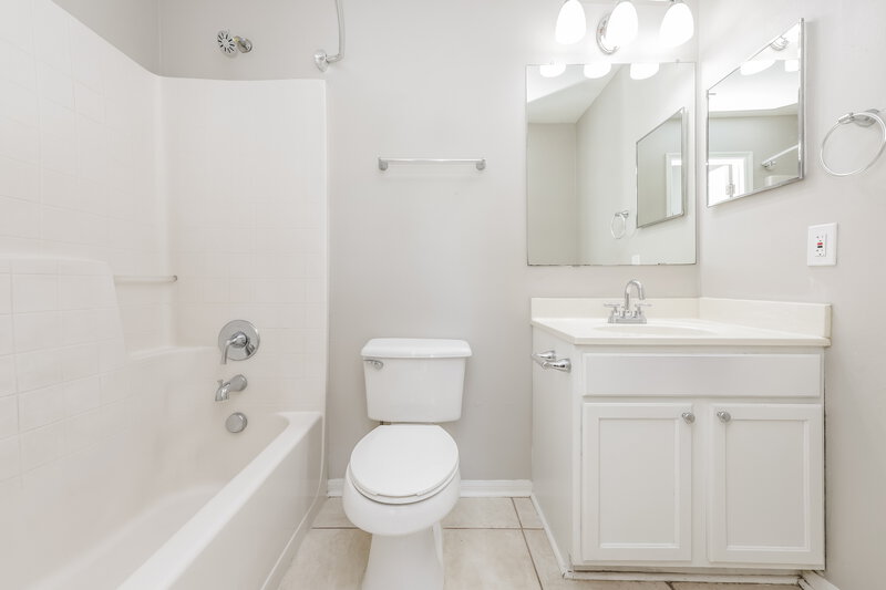 2,390/Mo, 30426 Birdhouse Drive Wesley Chapel, FL 33545 Main Bathroom View