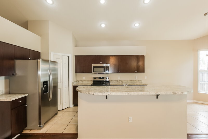 2,540/Mo, 2014 Cattleman Drive Brandon, FL 33511 Kitchen View