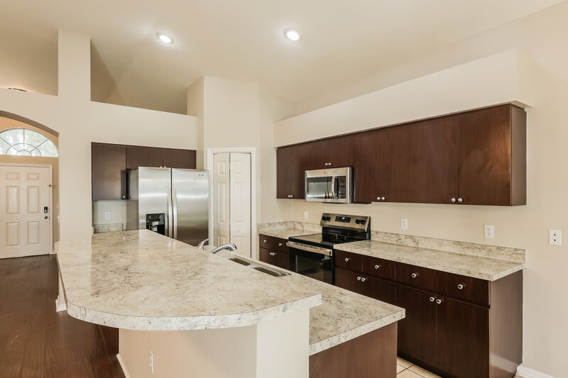 2,540/Mo, 2014 Cattleman Drive Brandon, FL 33511 Kitchen View 2