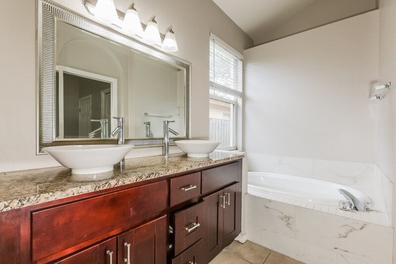 2,540/Mo, 2014 Cattleman Drive Brandon, FL 33511 Main Bathroom View