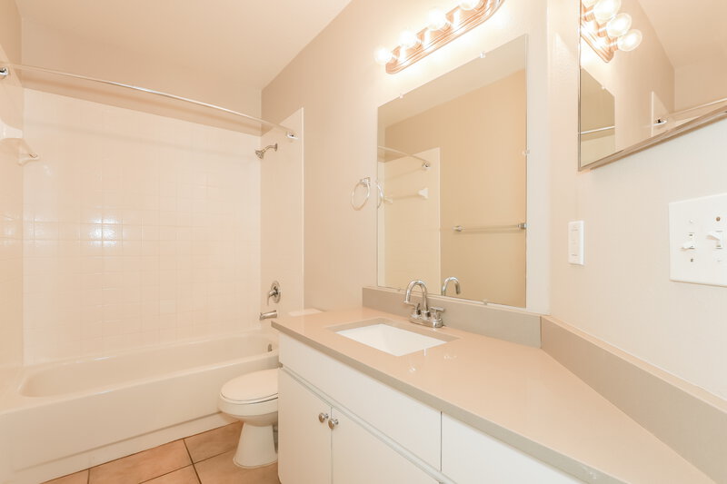 2,540/Mo, 2014 Cattleman Drive Brandon, FL 33511 Bathroom View