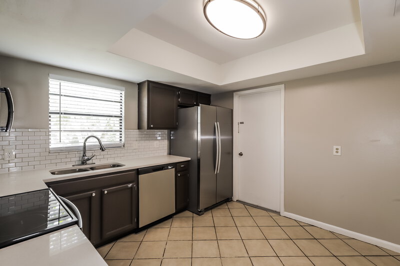 2,350/Mo, 1421 Peachfield Drive Valrico, FL 33596 Kitchen View 2