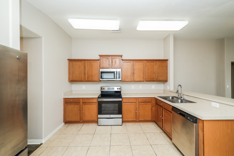 2,030/Mo, 7338 Lumber Port Dr Ruskin, FL 33573 Kitchen View 2
