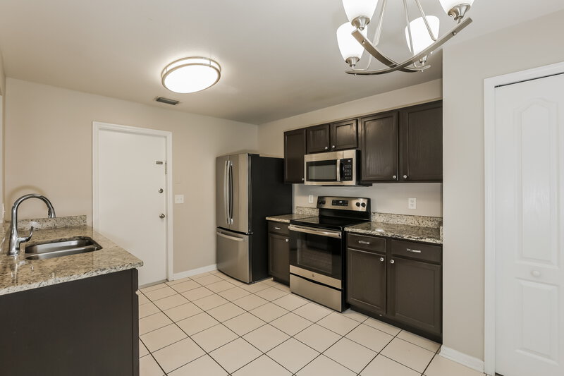 2,035/Mo, 12438 Dawn Vista Drive Riverview, FL 33578 Kitchen View 3