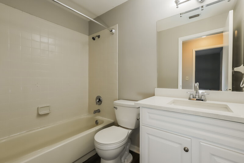 2,115/Mo, 4017 Levonshire Place Valrico, FL 33596 Bathroom View