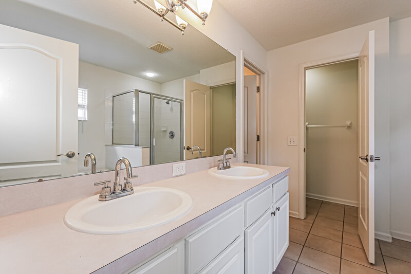 2,345/Mo, 10428 Hunters Haven Blvd Riverview, FL 33578 Main Bathroom View