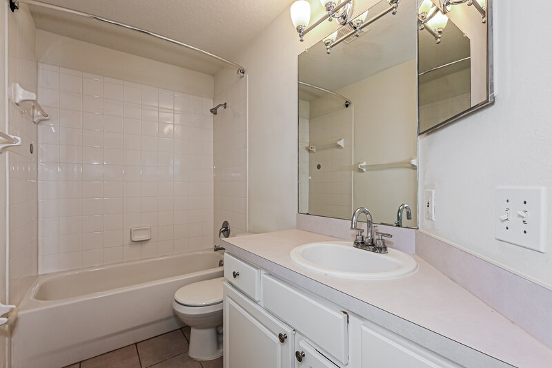 2,345/Mo, 10428 Hunters Haven Blvd Riverview, FL 33578 Bathroom View