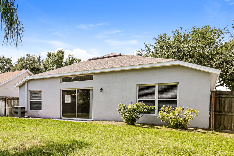 2,345/Mo, 10428 Hunters Haven Blvd Riverview, FL 33578 Rear View