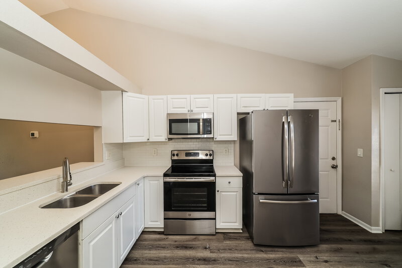 1,915/Mo, 206 Lookout Dr Apollo Beach, FL 33572 Kitchen View