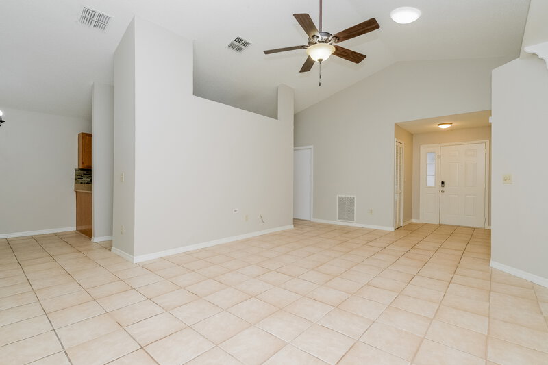 1,955/Mo, 1604 Spinning Wheel Dr Lutz, FL 33559 Living Room View