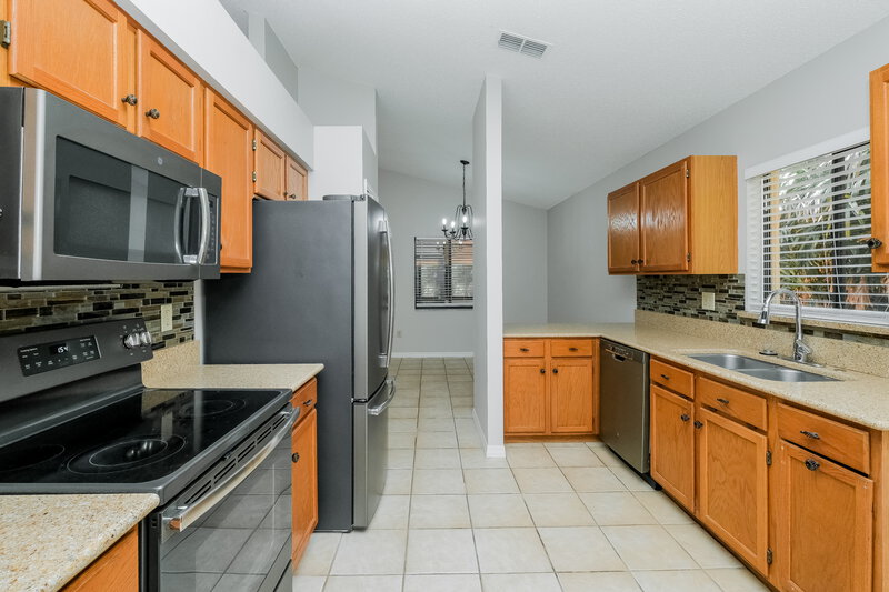 1,955/Mo, 1604 Spinning Wheel Dr Lutz, FL 33559 Kitchen View