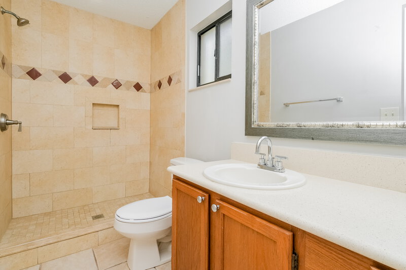 1,955/Mo, 1604 Spinning Wheel Dr Lutz, FL 33559 Main Bathroom View