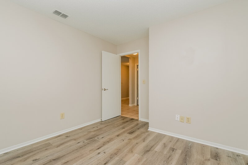 1,955/Mo, 1604 Spinning Wheel Dr Lutz, FL 33559 Bedroom View 4