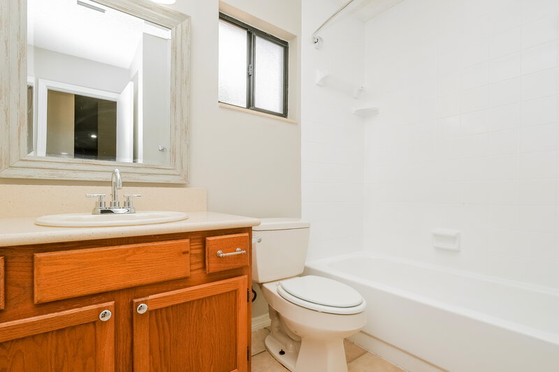 1,955/Mo, 1604 Spinning Wheel Dr Lutz, FL 33559 Bathroom View