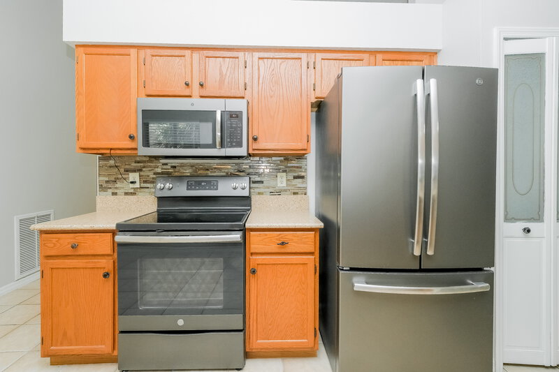 1,955/Mo, 1604 Spinning Wheel Dr Lutz, FL 33559 Kitchen View 2