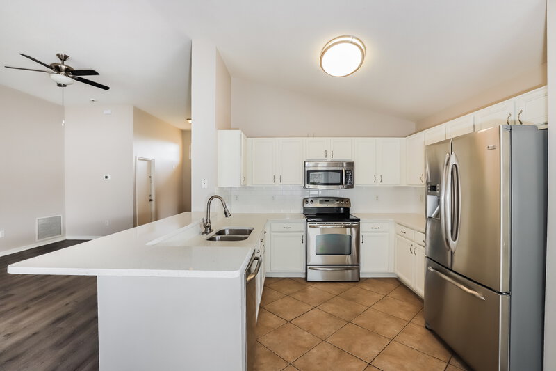 2,410/Mo, 11306 Yeager Ct Riverview, FL 33578 Kitchen View 2